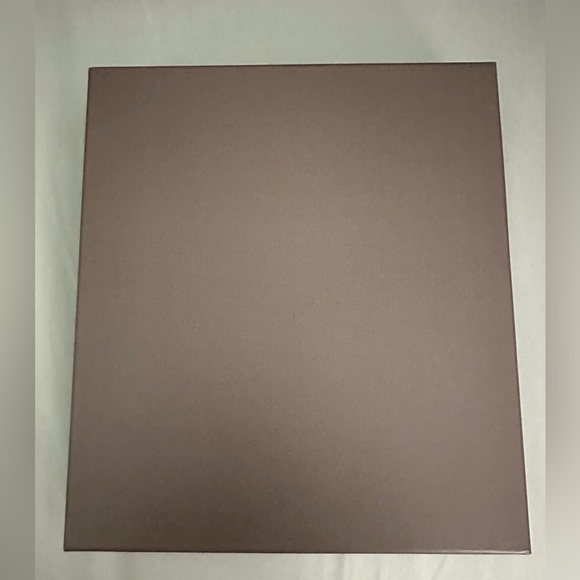 BCBG MaxAzria Medium Size Gift Box - Picture 3 of 9